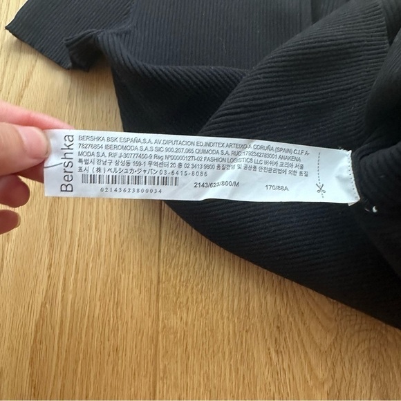 NWOT Bershka ribbed black crop top with key hole  - M - Picture 12 of 14